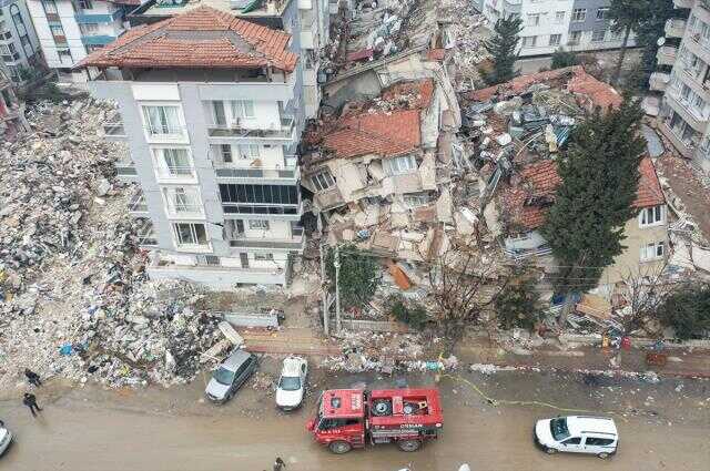 Depremde hayatını kaybedenlerin sayısı 42 bini aştı! Geriye bu acı manzara kaldı