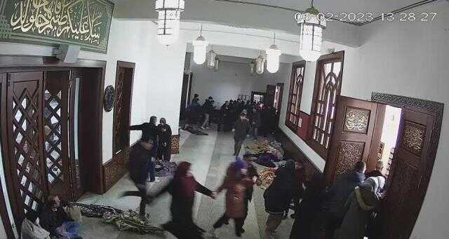 Depreme camide yakalandılar! Tekbir getiren de oldu kolona sarılan da