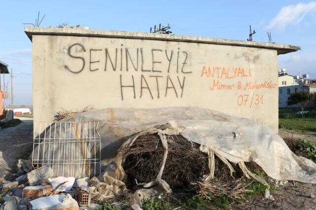 Hatay'da duvarlara yazılan yazılarda umut var