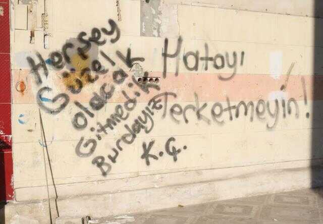 Hatay'da duvarlara yazılan yazılarda umut var
