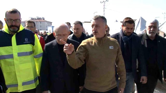 Kocaeli Büyükşehir Belediyesi'nin kurduğu çadır kenti ziyaret eden Kılıçdaroğlu, övgüler dizdi