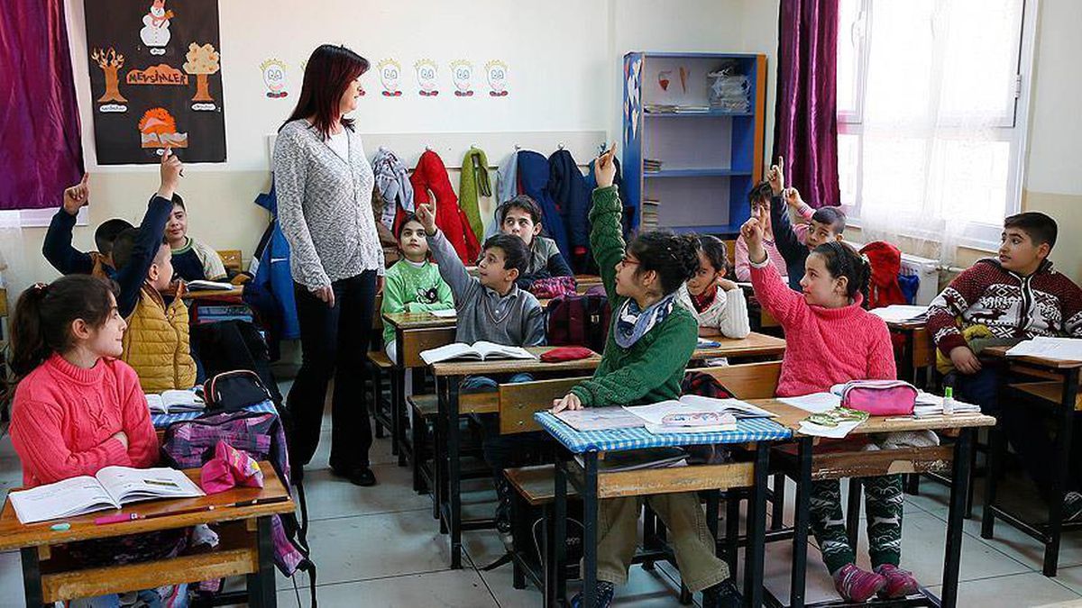 Deprem bölgesinde görev yapan öğretmenlere tayin hakkı verilecek mi? Kamu çalışanları hangi hallerde mazeret tayini yapabilir?