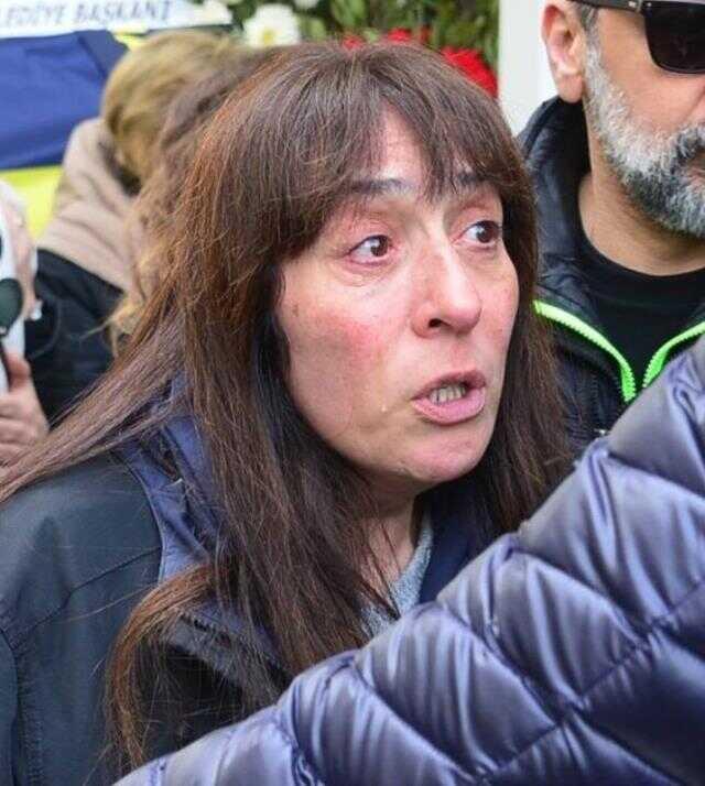 Dizi sektörünün tanınan ismi Köknar Rüştü Tezay vefat etti! Ünlü isimler cenazede gözyaşlarına boğuldu Dizi sektörünün tanınan ismi Köknar Rüştü Tezay vefat etti! Ünlü isimler cenazede gözyaşlarına boğuldu