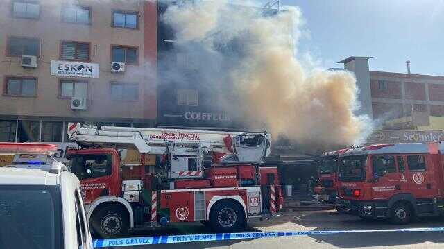 İzmir'de kozmetik mağazasının deposunda yangın: 2 ölü (2)