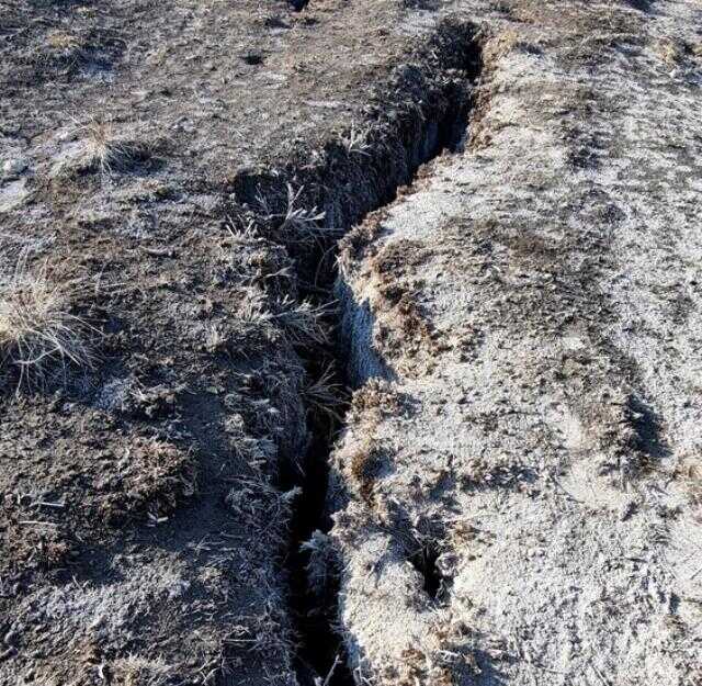 Niğde ve Konya depreminde Aksaray'da yol ve araziler yarıldı