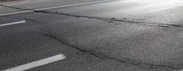 Niğde ve Konya depreminde Aksaray'da yol ve araziler yarıldı
