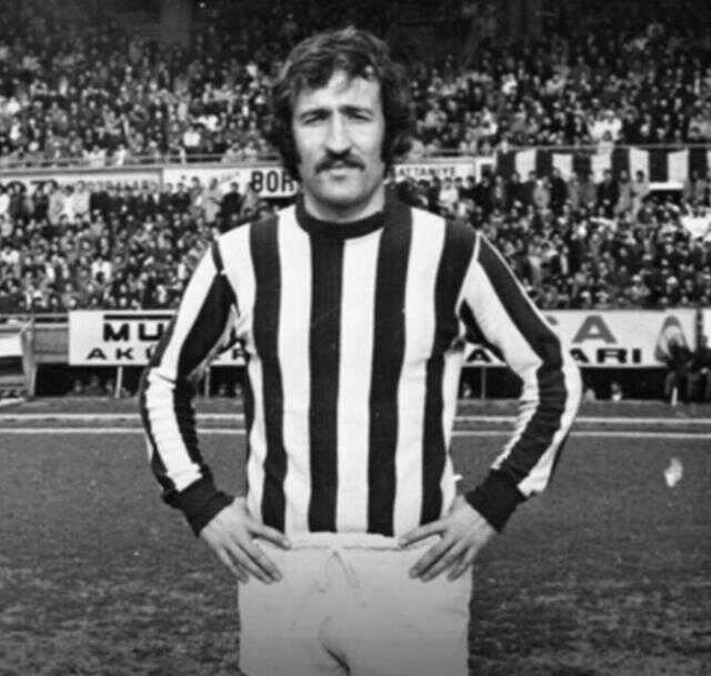 Fenerbahçe'nin efsane futbolcusu Ziya Şengül yaşamını yitirdi Fenerbahçe'nin efsane futbolcusu Ziya Şengül yaşamını yitirdi