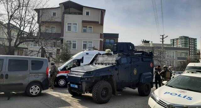 POLİS MEMURU, EŞİNİ VE 3 ÇOCUĞUNU REHİN ALDI POLİS MEMURU, EŞİNİ VE 3 ÇOCUĞUNU REHİN ALDI
