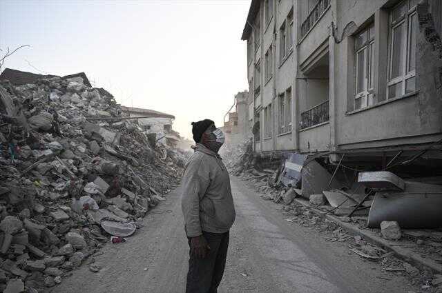Son Dakika: Depremde hayatını kaybedenlerin sayısı 44 bin 374'e yükseldi
