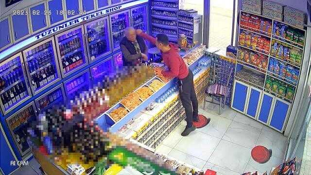 Tekel bayinde raflara göz gezdiren genç, bir anda iş yeri sahibinin şakağına çakıyı sapladı Tekel bayinde raflara göz gezdiren genç, bir anda iş yeri sahibinin şakağına çakıyı sapladı