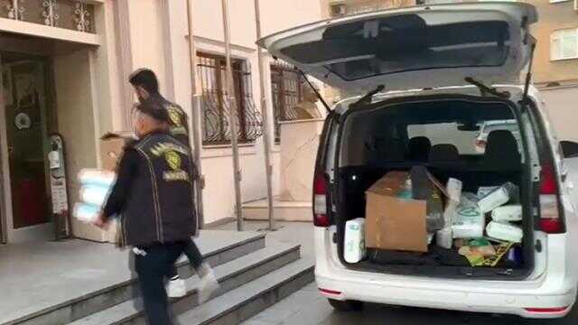 Bağcılar'da 'Hatay'a götüreceğim' diyerek topladığı yardımlar evinden çıktı Bağcılar'da 'Hatay'a götüreceğim' diyerek topladığı yardımlar evinden çıktı
