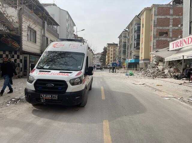 Son dakika! Yeşilyurt Belediye Başkanı'ndan 5.6'lık depremle ilgili açıklama: Baba ve kızı enkaz altında kaldı