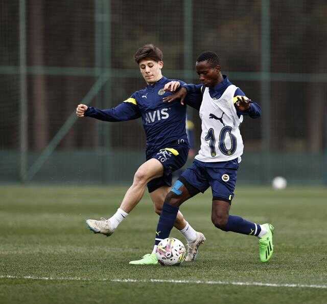 Antrenmanda görenler gözlerine inanamadı! Fenerbahçe'nin yeni transferi sessiz sedasız takıma katıldı