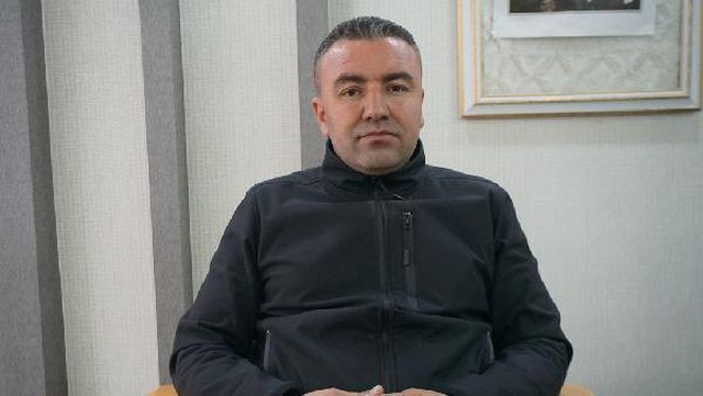 Gönüllü kepçe operatörü, 2 enkazda bulduğu ziynet eşyası ve yüklü para buldu