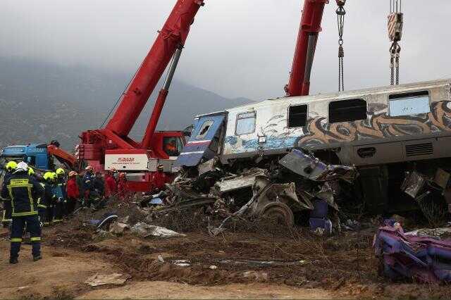 Yunanistan'da 42 kişiye mezar olan kaza sonrası 3 ayrı şehirde halk sokağa döküldü Yunanistan'da 42 kişiye mezar olan kaza sonrası 3 ayrı şehirde halk sokağa döküldü