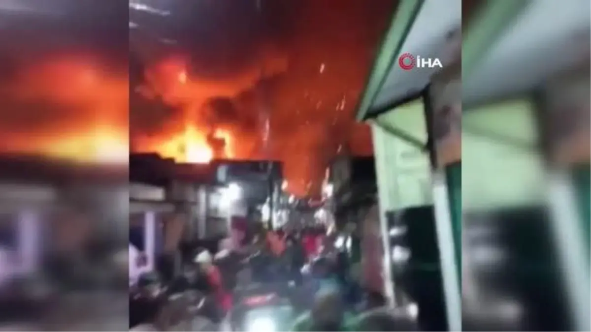 Endonezya'da akaryakıt deposunda yangın: 17 ölü