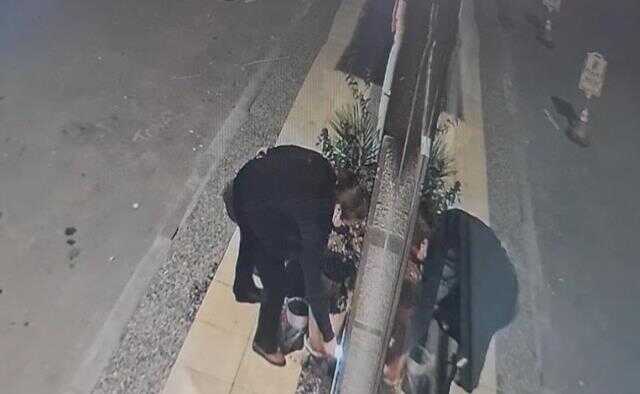 İş yerini kundaklamaya çalışan kadın kendini yaktı! O anlar saniye saniye kamerada