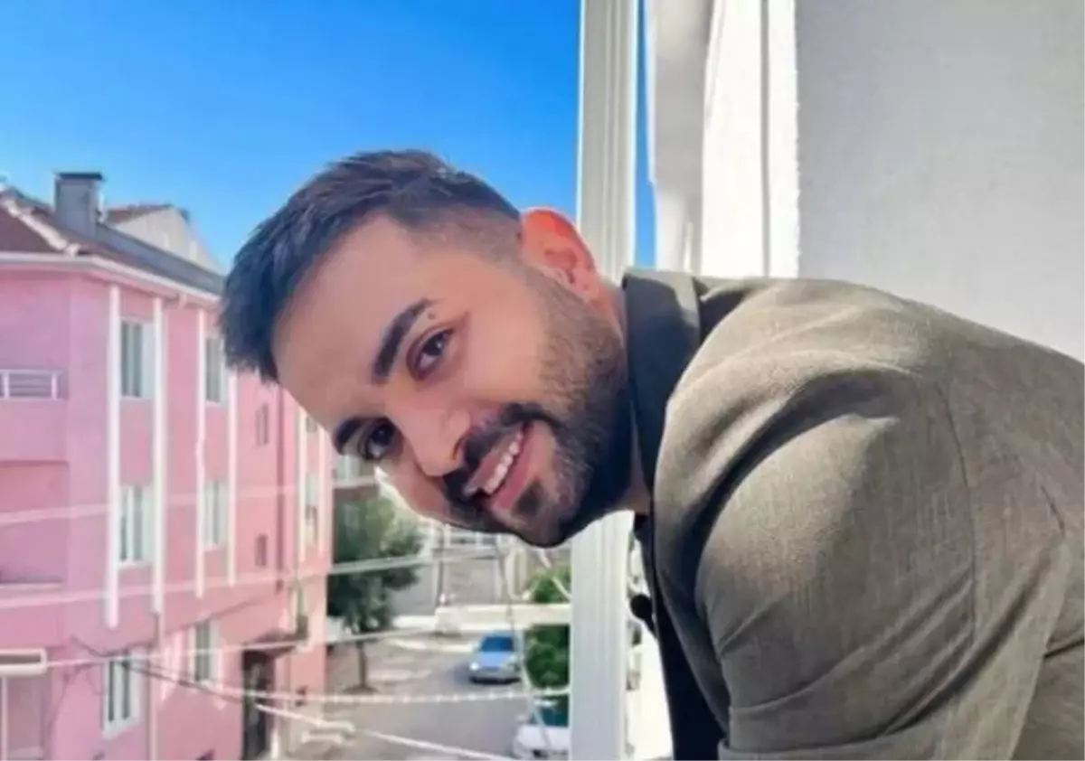 Kadir Ezildi nişanlandı mı? En Hamarat Benim sunucusu Kadir Ezildi neden alyans takıyor? Evli mi, nişanlandı mı?