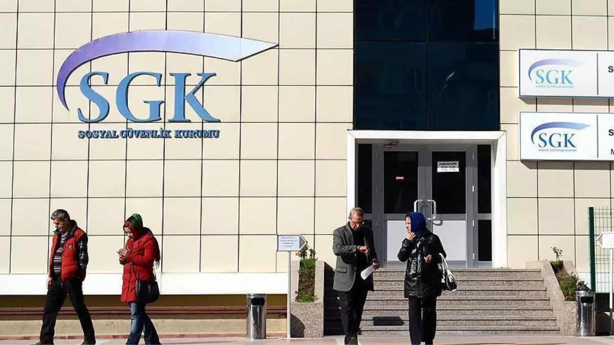 SGK hafta sonu açık mı? SGK çalışma saatleri neler? E-devletten EYT başvurusu nasıl yapılır?