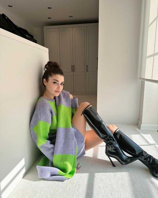 Aşk belgelendi! Hande Erçel ve Hakan Sabancı tatile giderken görüntülendi Aşk belgelendi! Hande Erçel ve Hakan Sabancı tatile giderken görüntülendi
