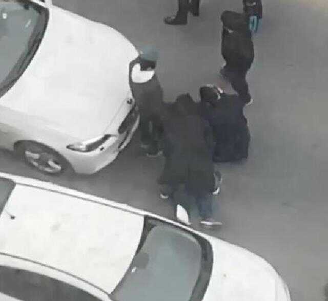 BAŞAKŞEHİR'DE İKİ GRUBUN SİLAHLI KAVGASI KAMERADA