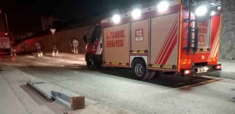 Başakşehir'de kontrolden çıkan otomobil demir parmaklıklara saplandı: 1'i ağır 3 yaralı