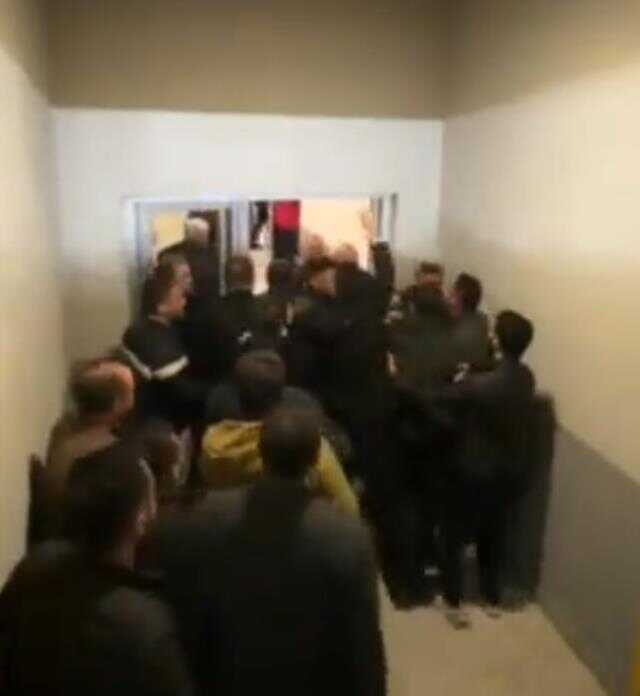 Fenerbahçe maçını izlemeye giden Özdağ'a tepki! Stadı terk etmek zorunda kaldı