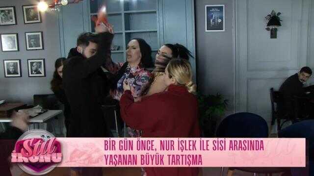 Stil İkonu yarışmasında büyük kavga! Kadınlar arasında küfür ve hakaretler havada uçuştu Stil İkonu yarışmasında büyük kavga! Kadınlar arasında küfür ve hakaretler havada uçuştu