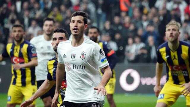 Aboubakar attı Beşiktaş kazandı! Siyah-beyazlılar, Ankaragücü'nü 2-1 mağlup etti Aboubakar attı Beşiktaş kazandı! Siyah-beyazlılar, Ankaragücü'nü 2-1 mağlup etti