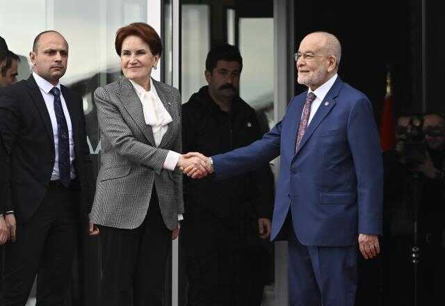 Akşener yeniden 6'lı Masa'da! Saadet Partisi Genel Merkezi önünde mahşeri kalabalık var, gözler çıkacak kararda