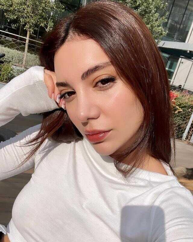 Alp Navruz, gönlünü rol arkadaşı İrem Yüksel'e kaptırdı Alp Navruz, gönlünü rol arkadaşı İrem Yüksel'e kaptırdı