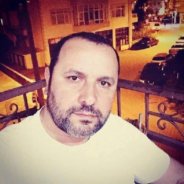 Bıçakla kendine zarar vermek isteyen oğullarına engel olmak istediler; baba öldü, anne yaralı