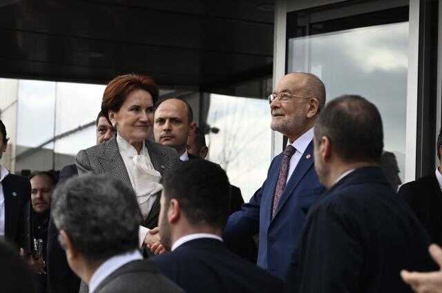 Meral Akşener'in 6'lı Masa'nın toplantısına geldiği an!