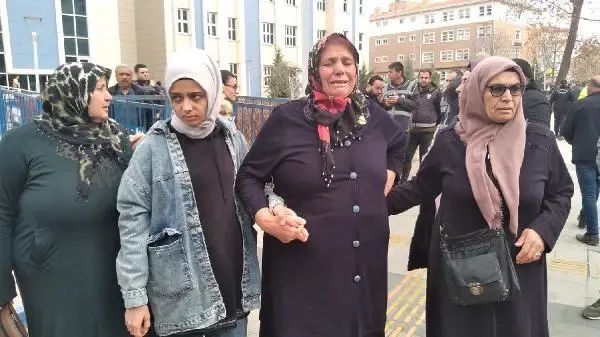 Öldürüp Kızılırmak'a atmışlardı! Hasan ve Şeyma'yı katleden sanıklara 2'şer kez ağırlaştırılmış müebbet Öldürüp Kızılırmak'a atmışlardı! Hasan ve Şeyma'yı katleden sanıklara 2'şer kez ağırlaştırılmış müebbet