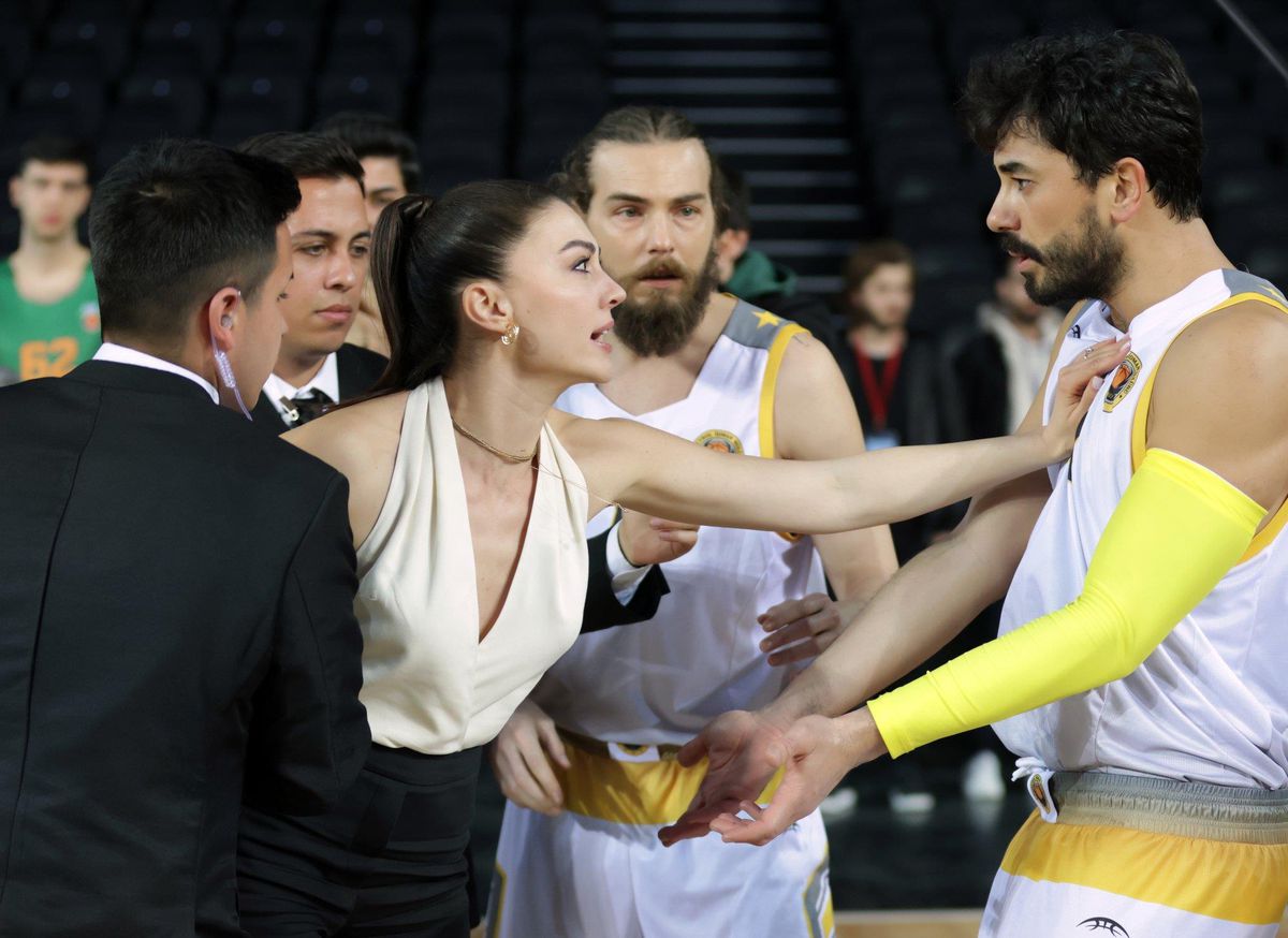 Kraliçe dizisi oyuncuları kimler? Kraliçe oyuncu kadrosu! Kraliçe dizisi karakterleri kim, gerçek adı ne?