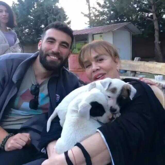 Sezen Aksu, Hatay'a giderek depremzedeleri ziyaret etti