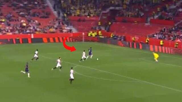 Bu nasıl kaçar! Joshua King saç baş yoldurdu
