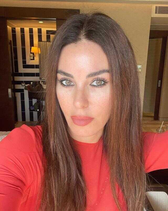 Defne Samyeli, müzisyen Çarı Telkıvıran ile aşk yaşamaya başladı