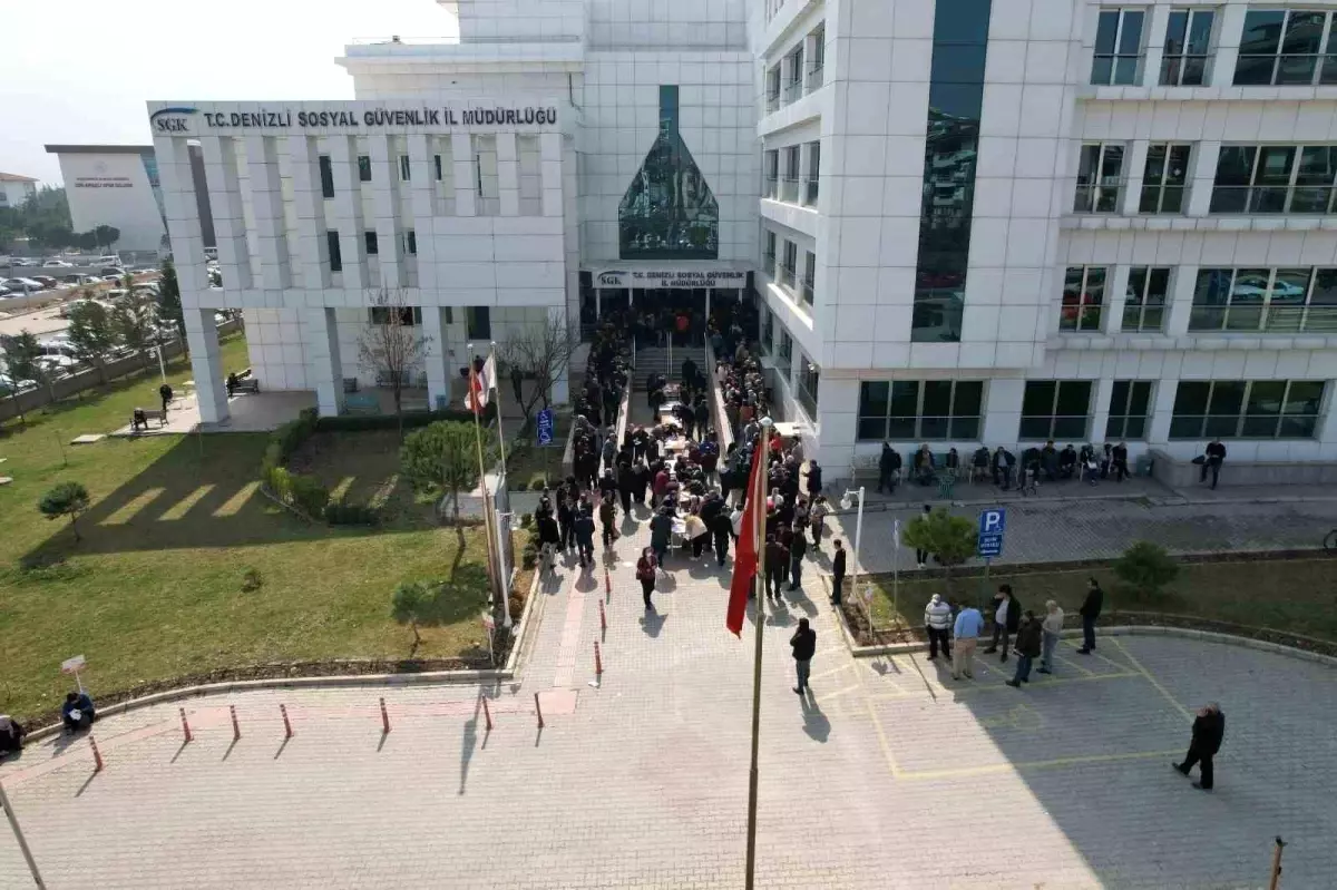 Denizli SGK'da EYT yoğunluğu sürüyor