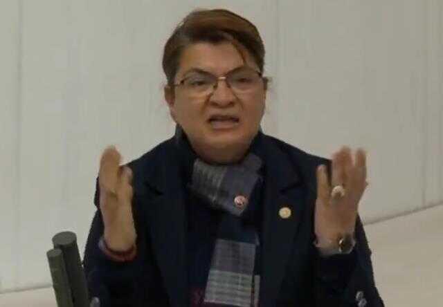 Depreme İskenderun'da yakalanan CHP'li vekilin sesi Meclis sıralarını inletti! Kürsüye vura vura konuştu Depreme İskenderun'da yakalanan CHP'li vekilin sesi Meclis sıralarını inletti! Kürsüye vura vura konuştu