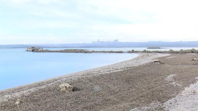 İstanbul'daki barajlarda geçen yıl aynı dönemde yüzde 83 olan doluluk oranı, yüzde 30'lara kadar düştü İstanbul'daki barajlarda geçen yıl aynı dönemde yüzde 83 olan doluluk oranı, yüzde 30'lara kadar düştü