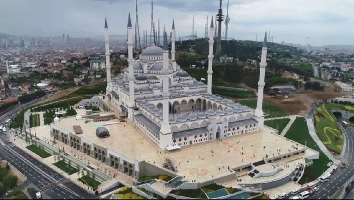 Cuma namazı saat kaçta kılınacak? Cuma namazı nasıl kılınır?