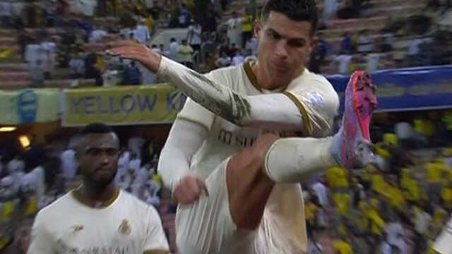 Efsane ne hallere düştü! Arap taraftarların tezahüratlarından sonra Ronaldo'dan olay hareketler