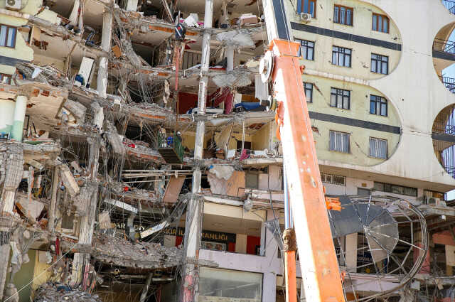 GALERİA SİTESİ SORUŞTURMASINDA TANIK YÜZME HAVUZU KISMINDA HİÇBİR KOLON YOKTU
