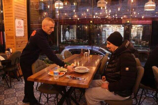 Genç kaleci yeni kulübüne imzayı, sınırsız kelle paça çorbası karşılığında attı Genç kaleci yeni kulübüne imzayı, sınırsız kelle paça çorbası karşılığında attı