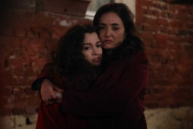 Kardeşlerim dizisi oyuncularından Fadik Sevin Atasoy sette düşerek ayağını çatlattı