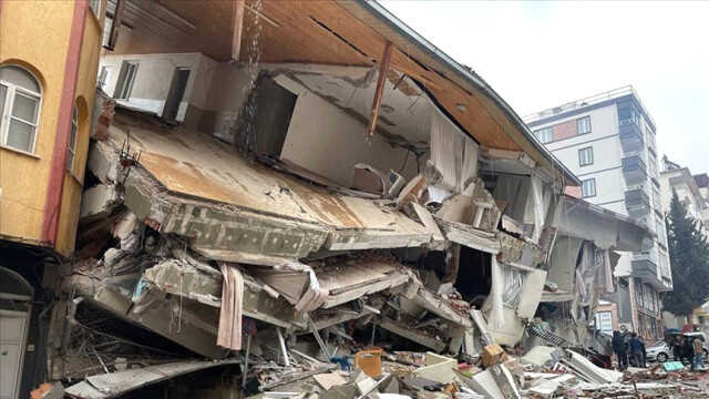 Son Dakika: Kahramanmaraş merkezli depremlerde hayatını kaybedenlerin sayısı 47 bin 932'ye yükseldi