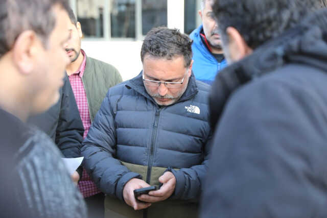 Adıyaman'a Koordinatör Vali olarak atanan Gökmen Çiçek, yaraları sarmak için gece gündüz demeden çalışıyort