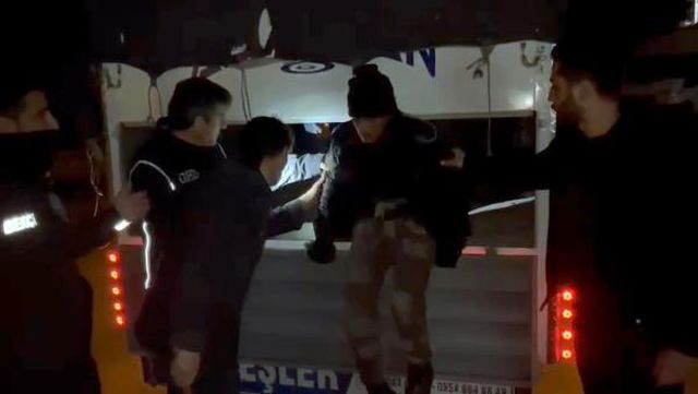 Kaçak göçmen taşıyan kamyonet şoförü kendini böyle savundu: Allah rızası için aldım
