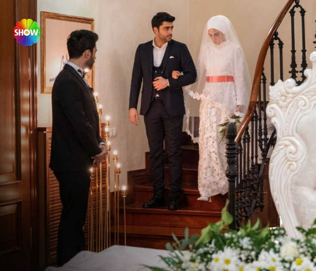 Kızılcık Şerbeti dizisindeki gerdek gecesi sahnesi izleyicileri ayaklandırdı! Tepkiler çığ gibi